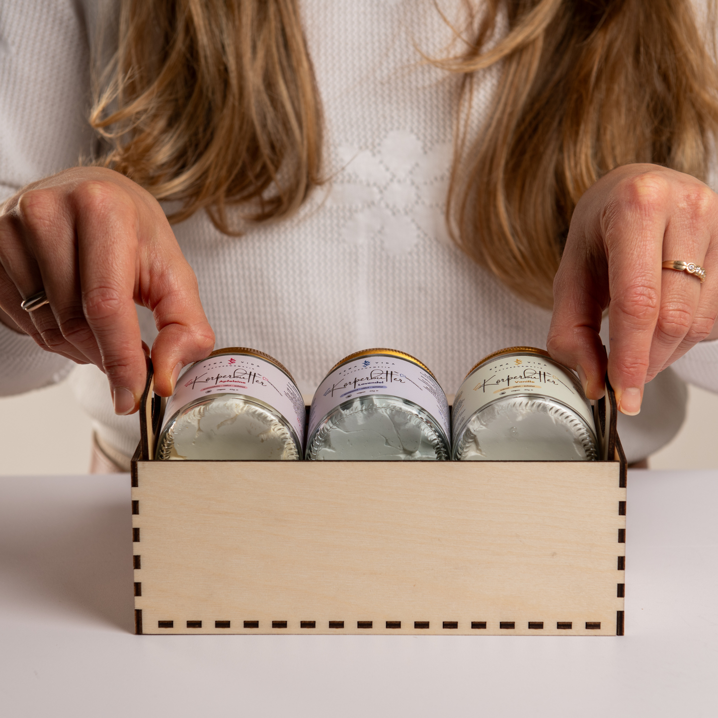 Einzigartiges Geschenk: Deine limitierte Weihnachtsbox - toxinfreie Unikate. Handgemacht. Rein.